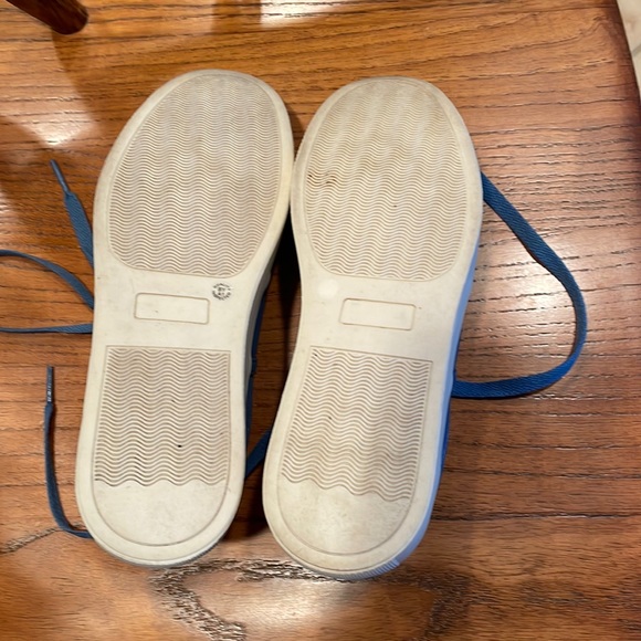 Slate Blue Sneakers size 6M with memory foam - Picture 3 of 5